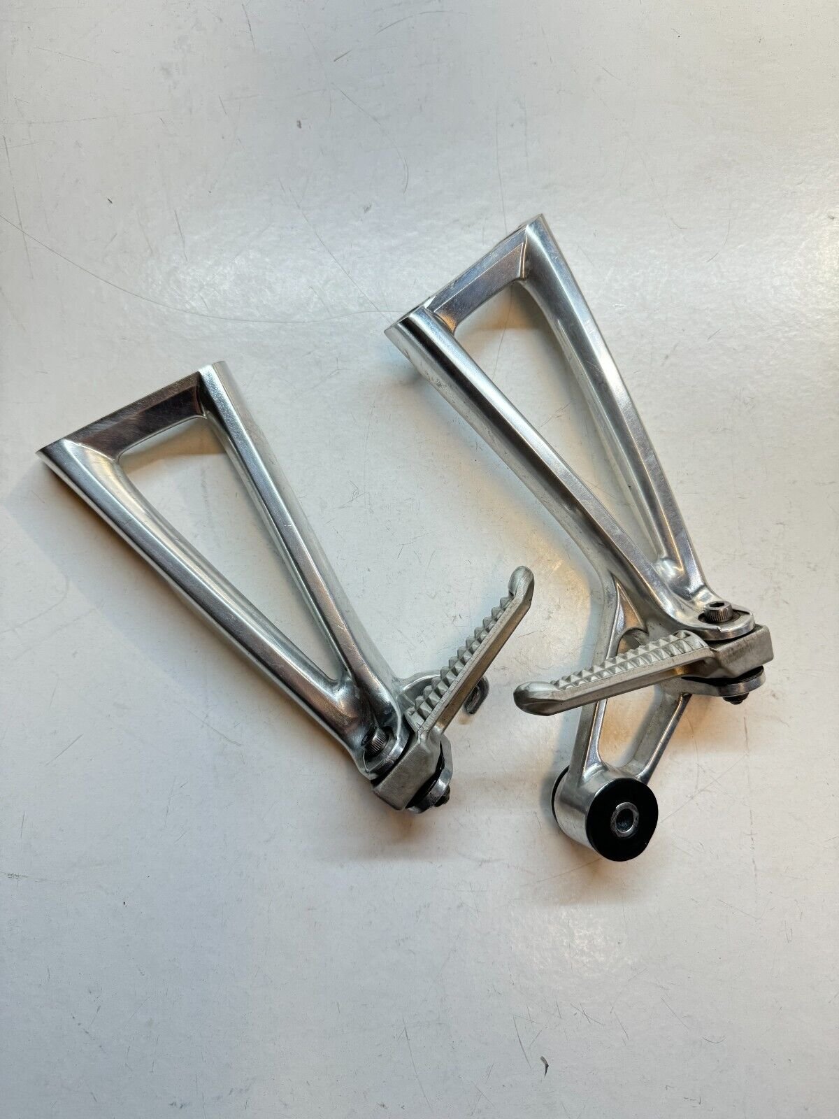 Yamaha YZF R6 5SL 2003 - 2005 Passenger Footrests Footpegs Set LH RH 5SL-5 5SL-4 - Image 2