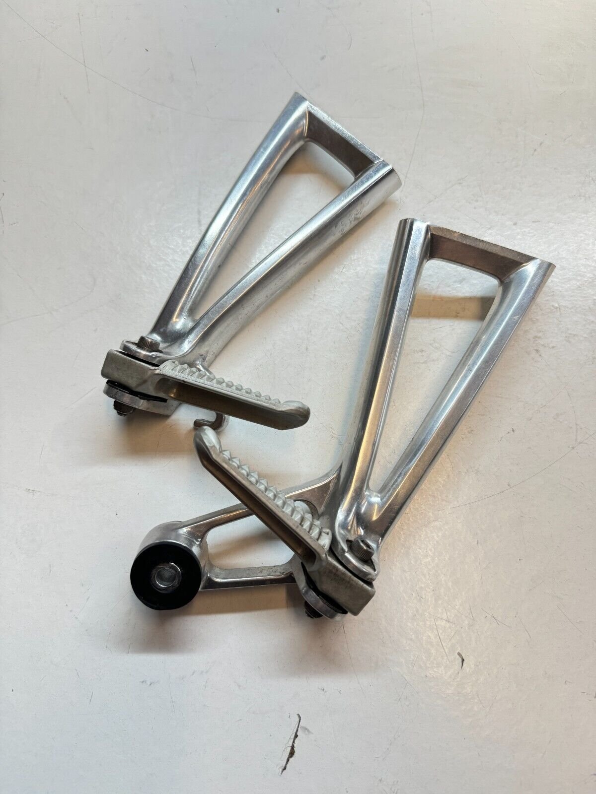 Yamaha YZF R6 5SL 2003 - 2005 Passenger Footrests Footpegs Set LH RH 5SL-5 5SL-4 - Image 3