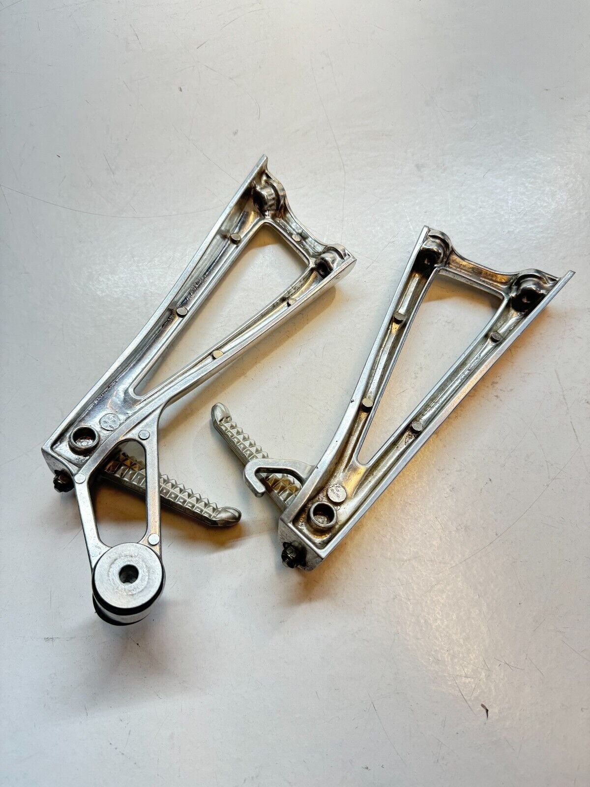 Yamaha YZF R6 5SL 2003 - 2005 Passenger Footrests Footpegs Set LH RH 5SL-5 5SL-4 - Image 6