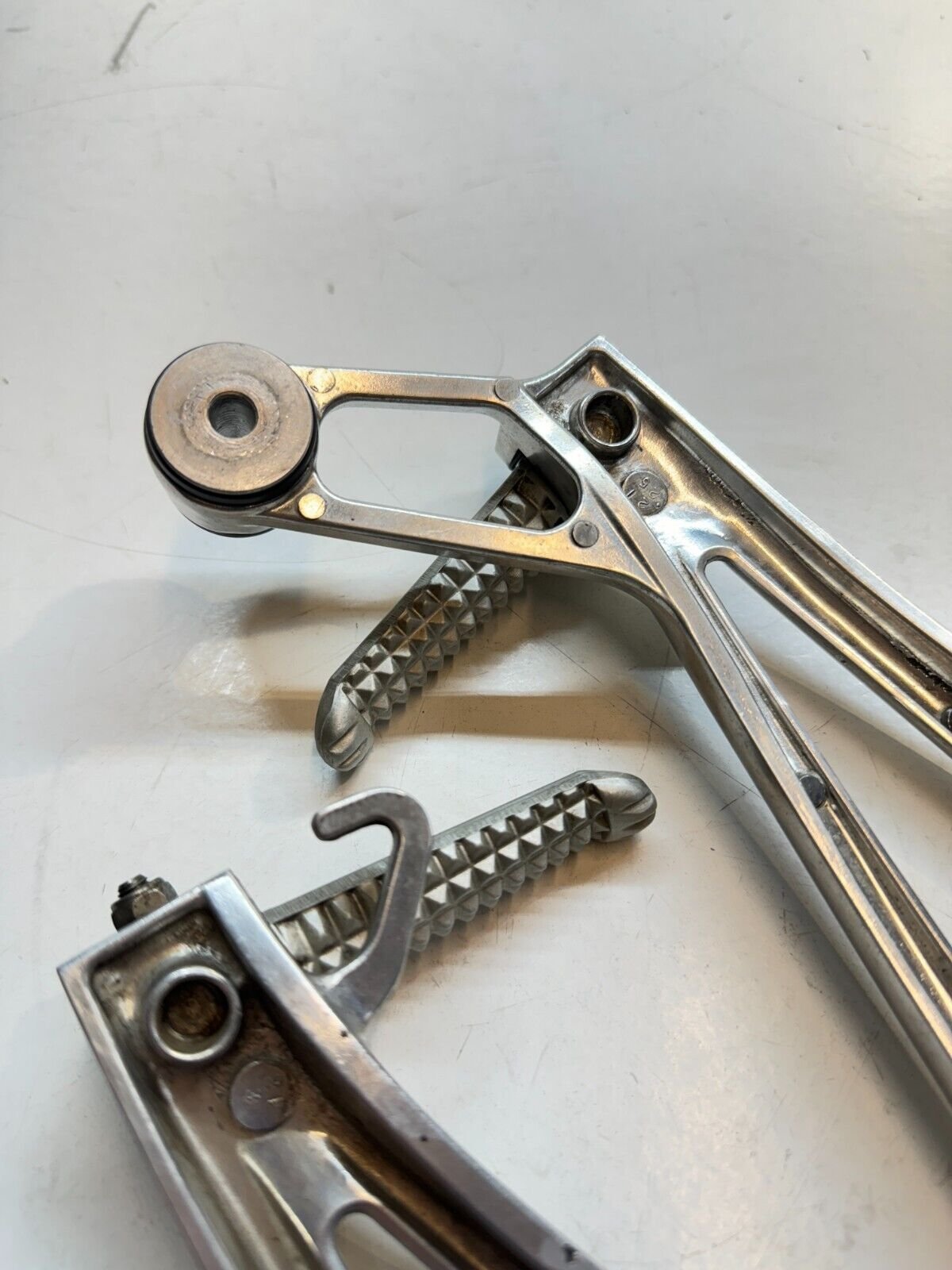 Yamaha YZF R6 5SL 2003 - 2005 Passenger Footrests Footpegs Set LH RH 5SL-5 5SL-4 - Image 8