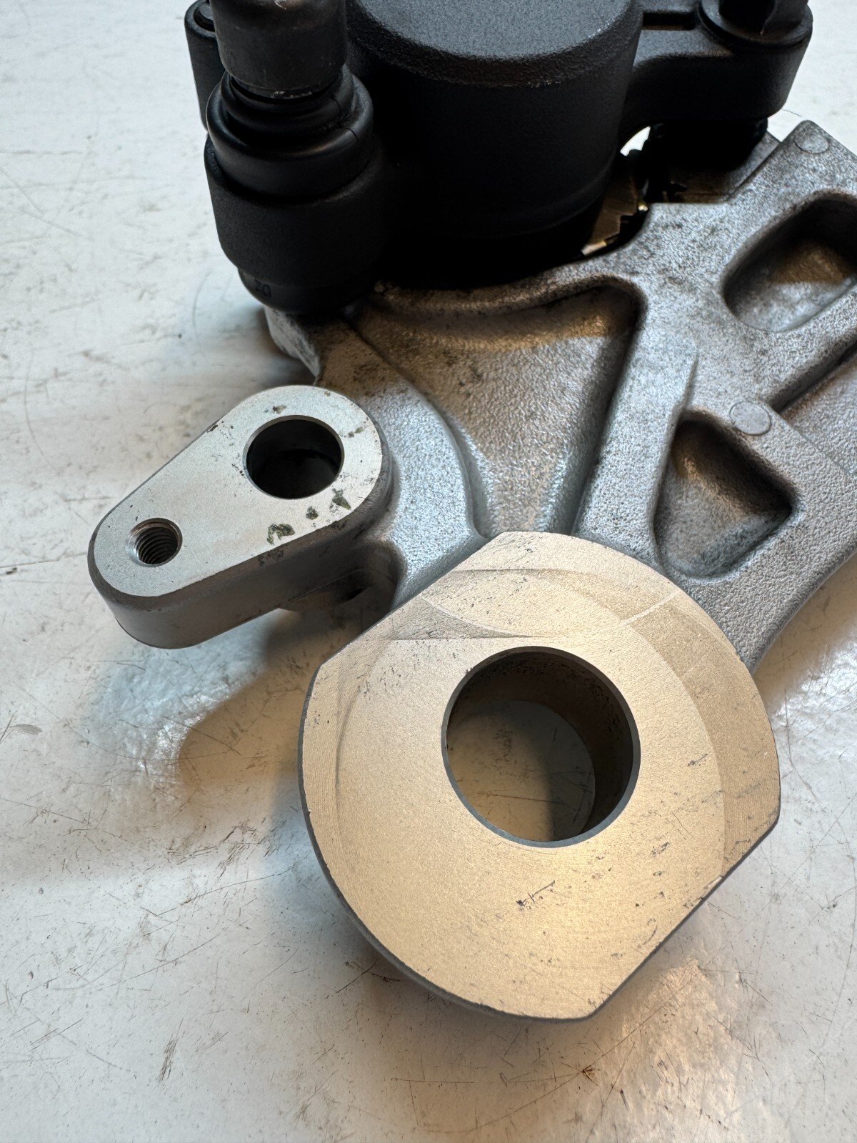 Yamaha Tracer 900 2015 - 2020 Rear Brake Caliper with Bracket 2DR-2580W-00-00 - Image 6