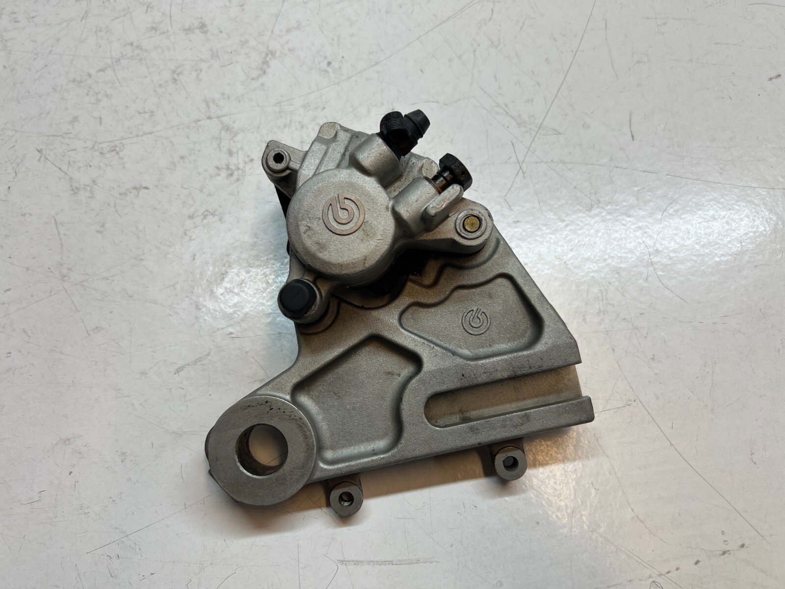 Husqvarna SM 610 S 1999-2001 Rear Brake Caliper & Bracket 800079794 BREMBO - Image 2