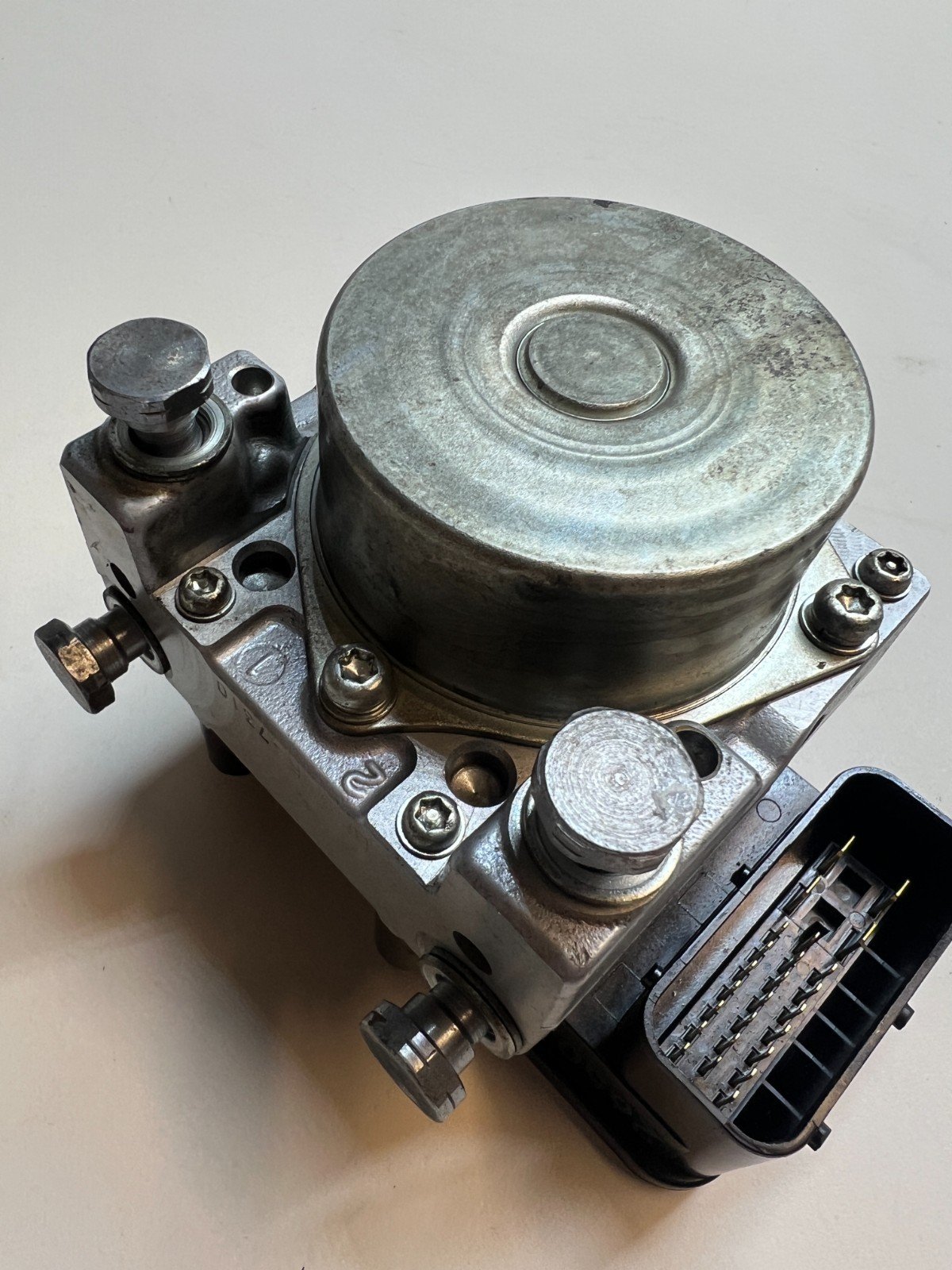 Triumph Tiger 1200 Explorer 2012 - 2015 ABS Control Module Pump T2026501 - Image 17