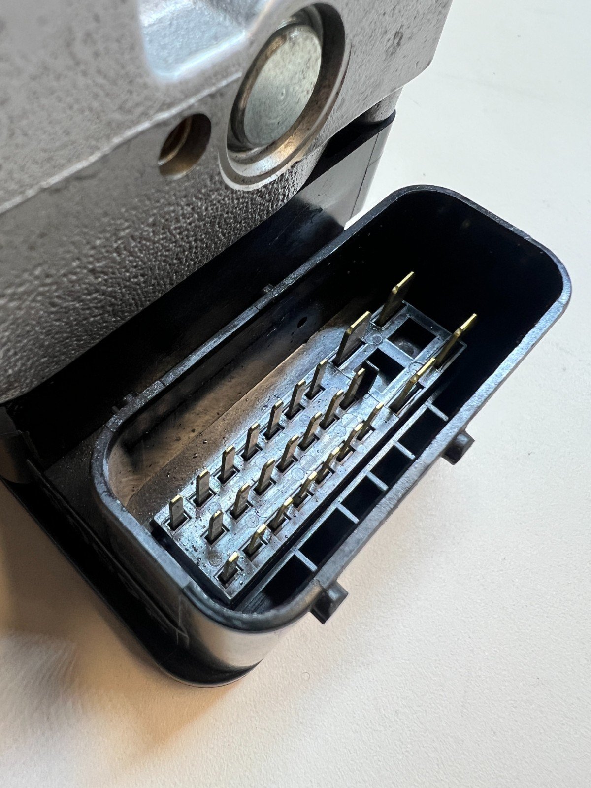 Triumph Tiger 1200 Explorer 2012 - 2015 ABS Control Module Pump T2026501 - Image 18