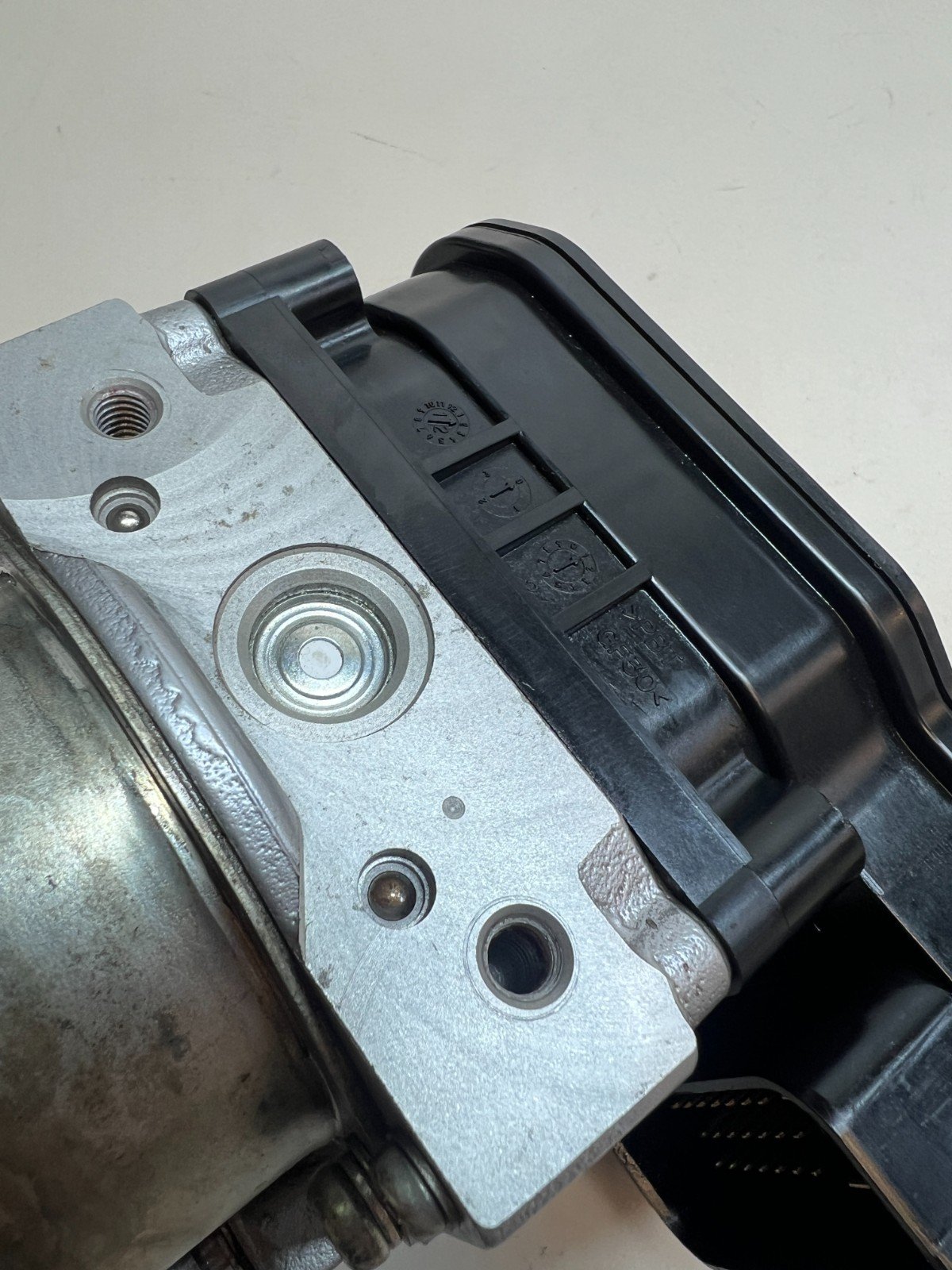 Triumph Tiger 1200 Explorer 2012 - 2015 ABS Control Module Pump T2026501 - Image 19