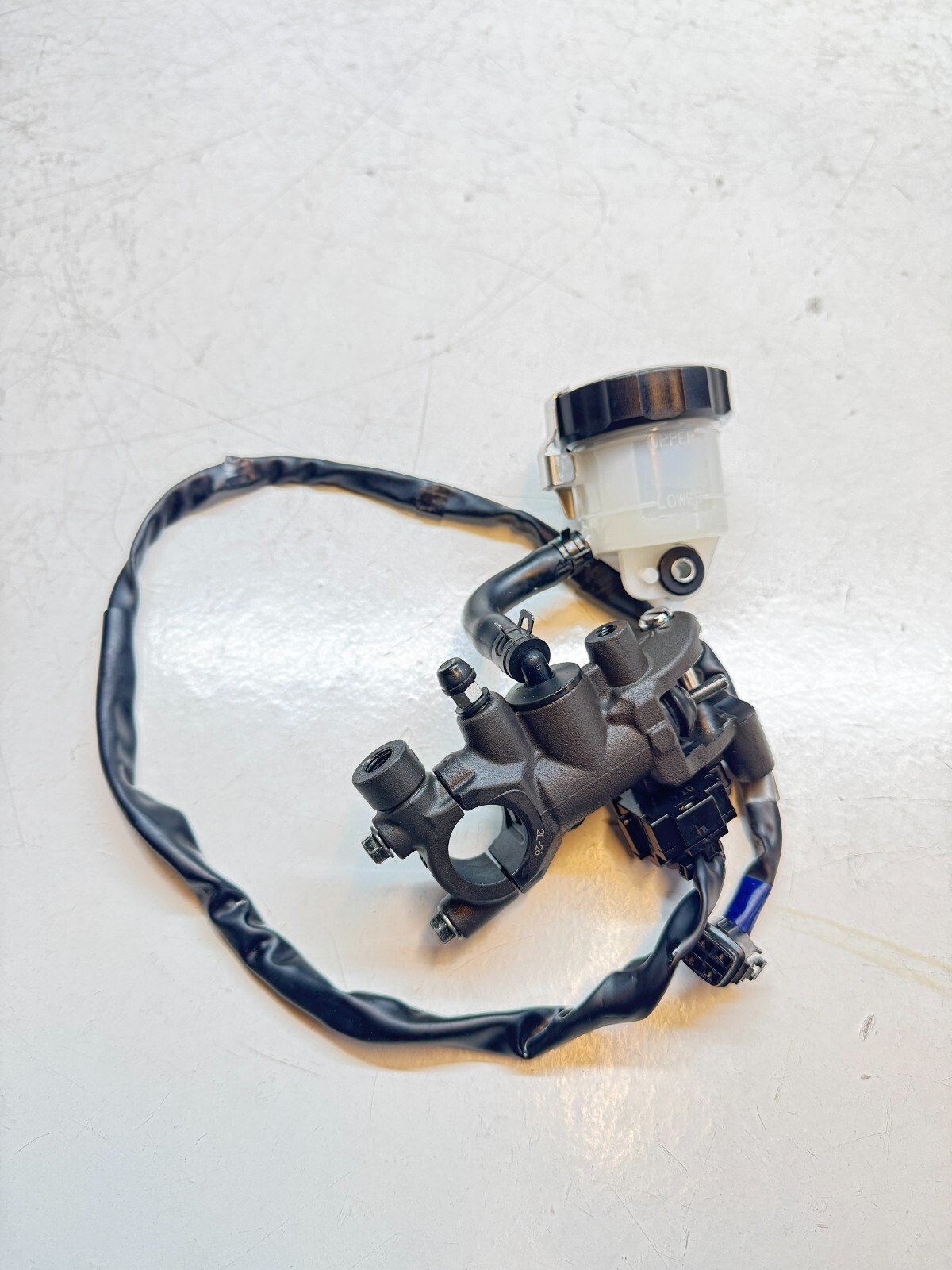 Yamaha Tracer 9 GT 2021 - 2023 Front Brake Master Cylinder & Reservoir B7N2580A0 - Image 2