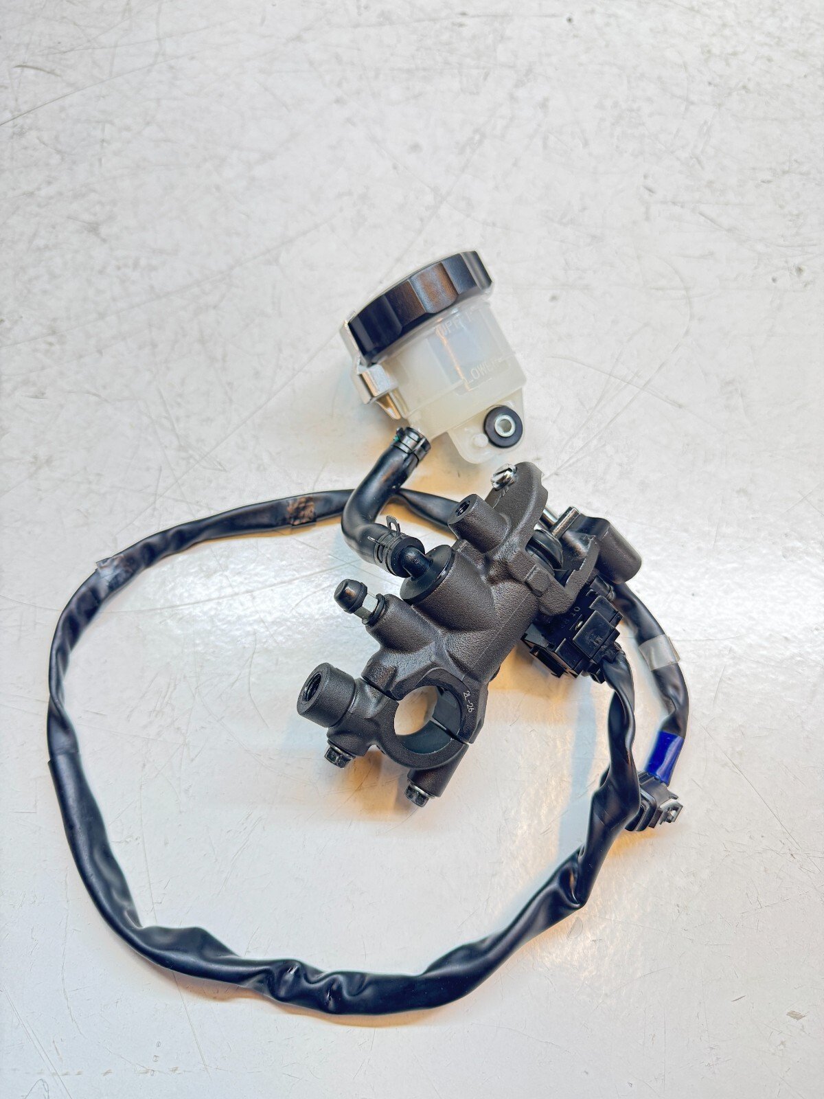 Yamaha Tracer 9 GT 2021 - 2023 Front Brake Master Cylinder & Reservoir B7N2580A0 - Image 4