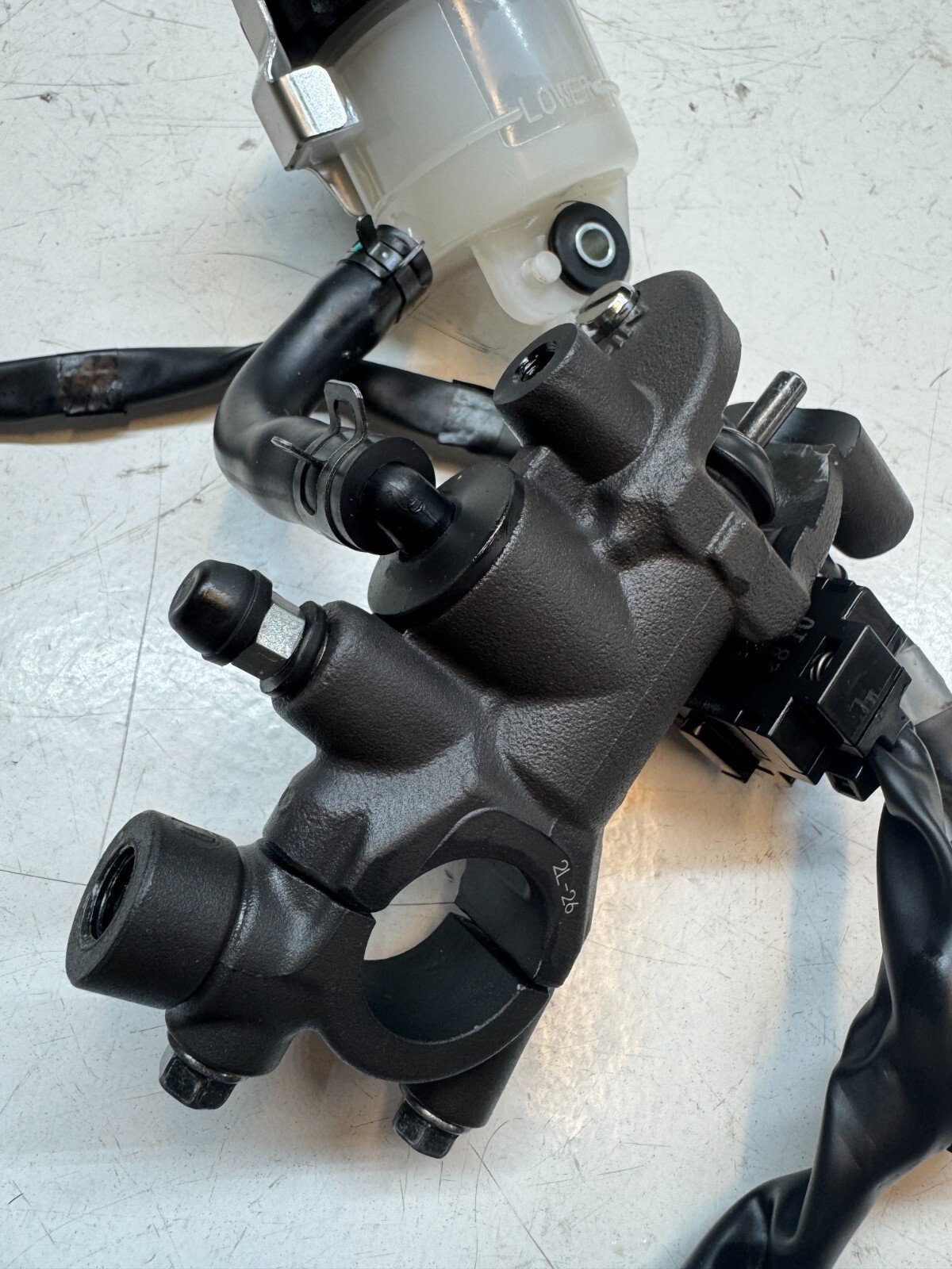 Yamaha Tracer 9 GT 2021 - 2023 Front Brake Master Cylinder & Reservoir B7N2580A0 - Image 5