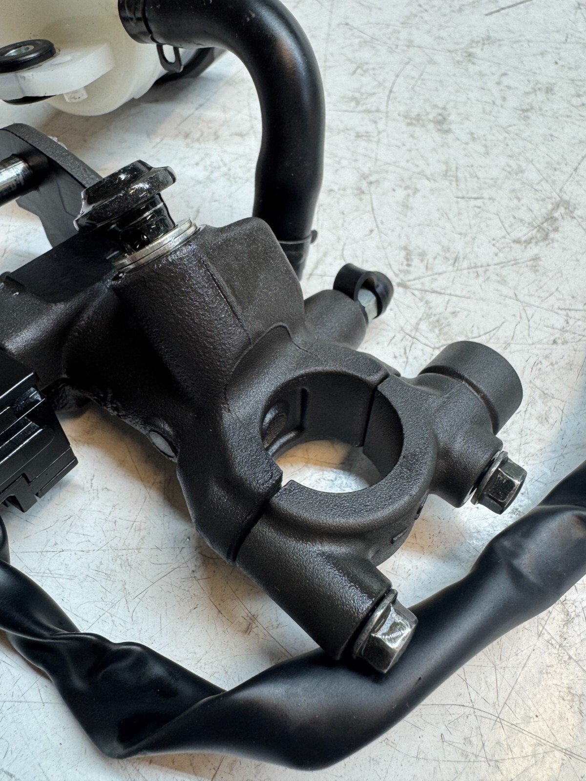 Yamaha Tracer 9 GT 2021 - 2023 Front Brake Master Cylinder & Reservoir B7N2580A0 - Image 13